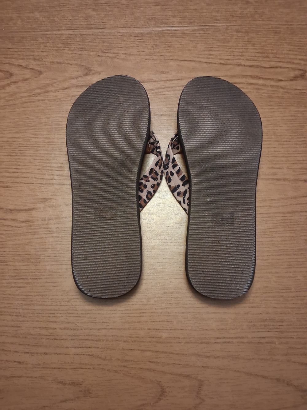 Womens Tommy Hilfiger Brown Flip Flops with Leopard Straps. Size 10 - Picture 5 of 5